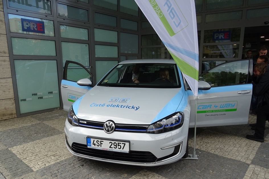 V Praze se můžete od října projet sdíleným elektromobilem za 188 Kč za 1. hodinu jízdy