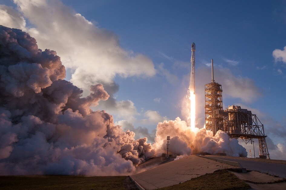 Se SpaceX ke hvězdám a na Mars: 7 zajímavostí o vesmírných plánech Elona Muska
