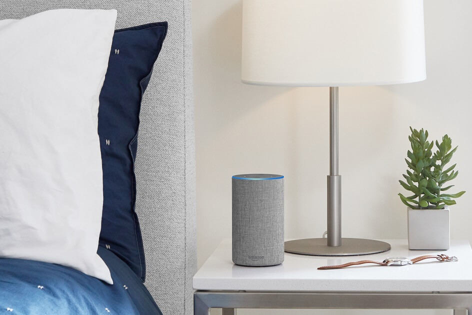 Kdo slyší domácí konverzace nahrané chytrou asistentkou Alexa? Tisíce pracovníků Amazonu